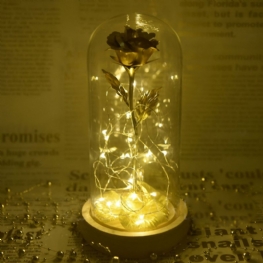 Lampa W Złote Róże Z Wróżkowymi Lampkami Opadłymi Płatkami I Podstawą Z Abs W Szklanej Kopule Prezenty Walentynkowe
