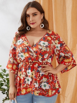 Plus Size Czerwona Bluzka Z Kopertowym Wzorem W Kwiaty I Dekoltem W Serek