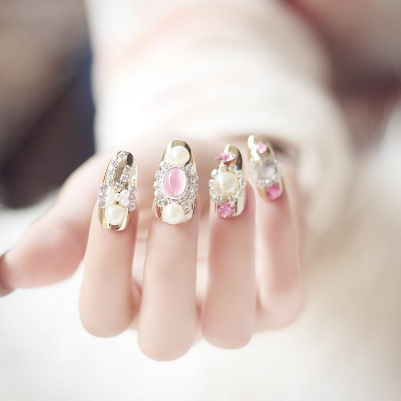 Bridal Nail Art Z Błyszczącym Złotym Motylem I Perłą Klej Handmade Manicure Fałszywe Paznokcie Długi Sekcja N070