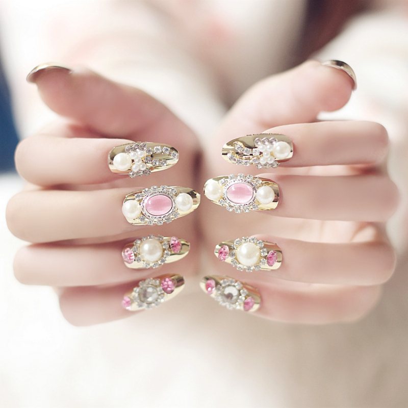 Bridal Nail Art Z Błyszczącym Złotym Motylem I Perłą Klej Handmade Manicure Fałszywe Paznokcie Długi Sekcja N070